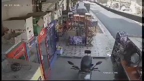 item: 'Speedy Tuk Tuk'